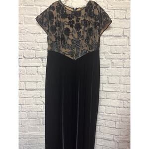 Jeffrey & Dara Evenings Black Velvet Sequined Formal Short Sleeve Long Dress, 16